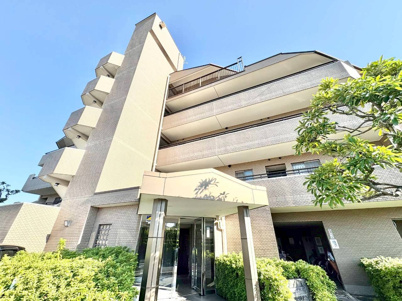 【毎月の固定費を抑えるため、住み替えを検討しました】~誠実な営業の方だと感じるほど加瀬さんの対応には驚かされました。その丁寧な接客や清潔感のある店舗など、これだけの口コミが集まる理由はちゃんとあります。~