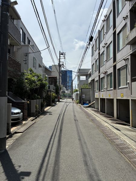 前面道路含む外観