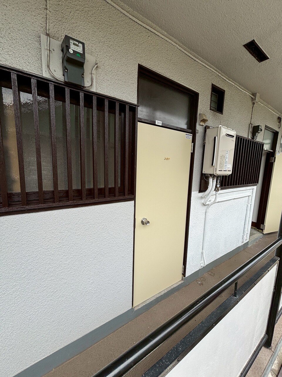 【202号室玄関ドア】