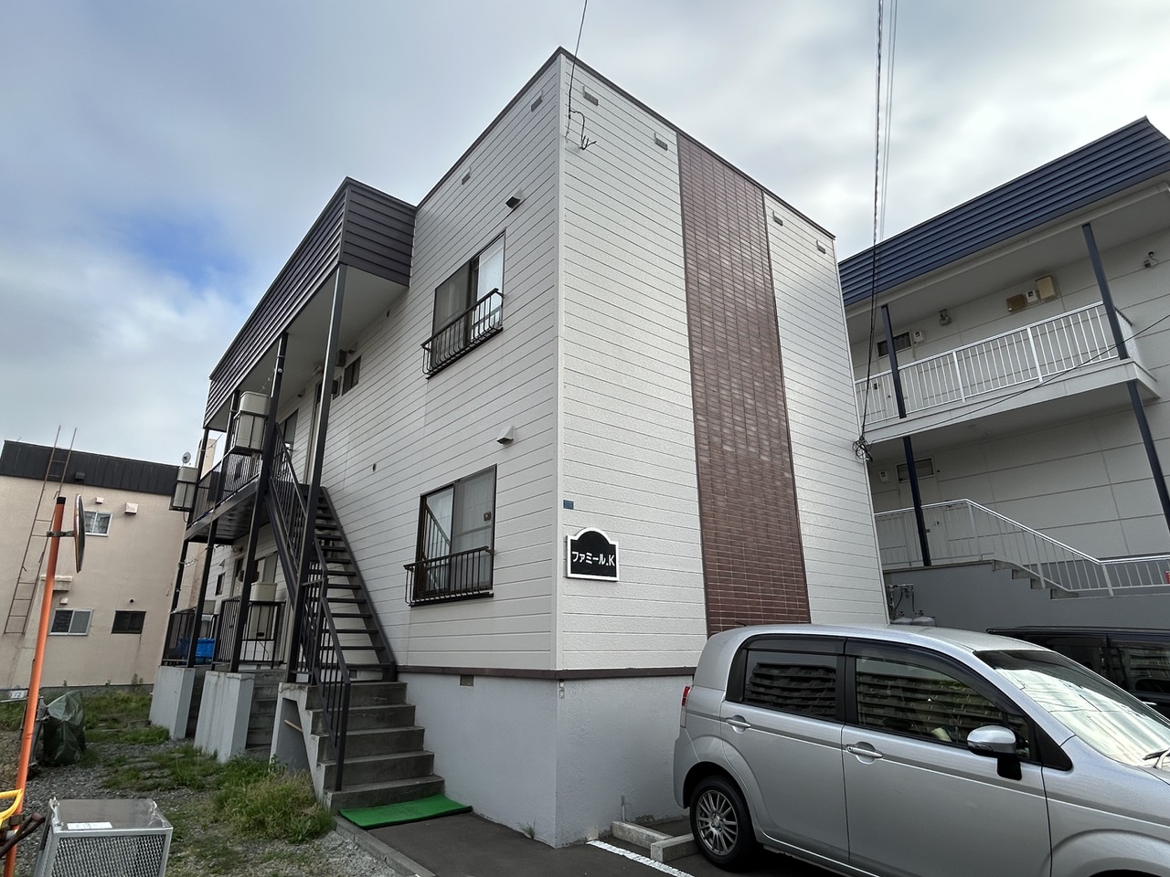 4室すべて満室です（2026年7月12日現在）アパートの駐車場は3台分あります