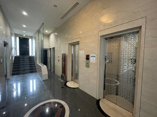 １階 エレベーターホール