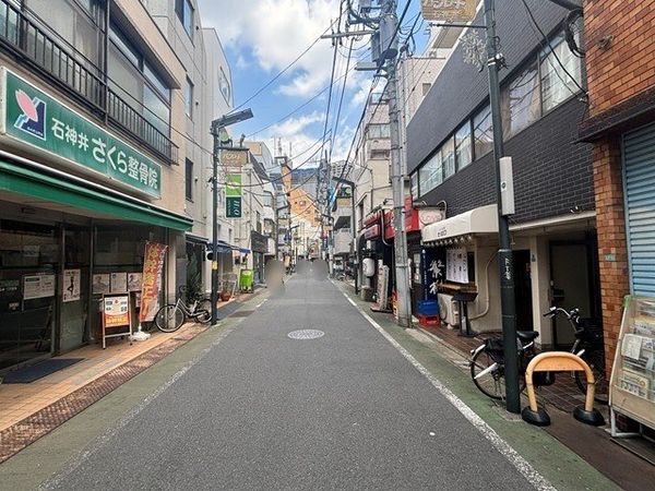 前面道路含む外観