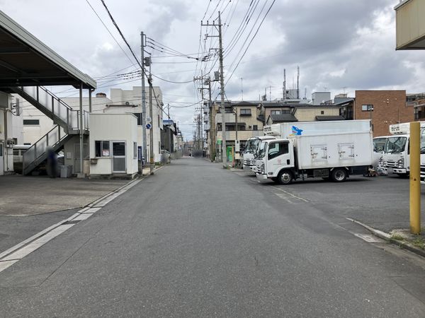 東側前面道路