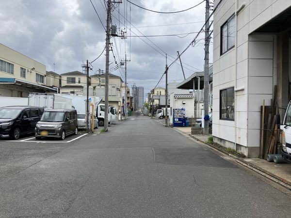 東側前面道路