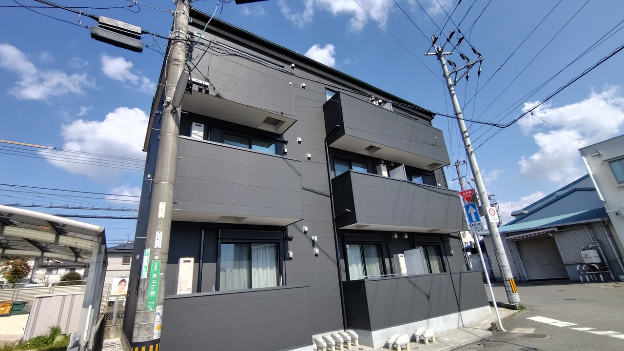 2023年4月築の築浅1棟アパート。スーパー・コンビニが徒歩圏内にあり生活利便性が高い住環境です。