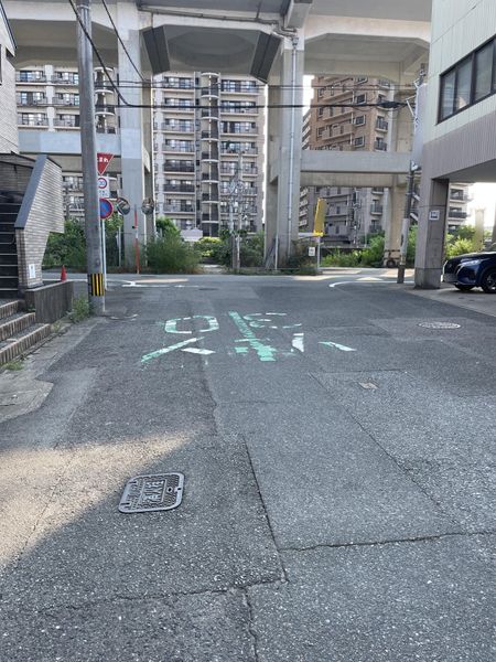 南東側道路