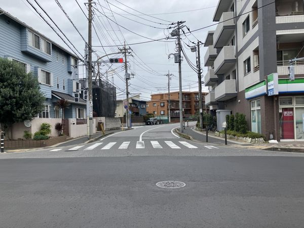 前面道路（北西側）