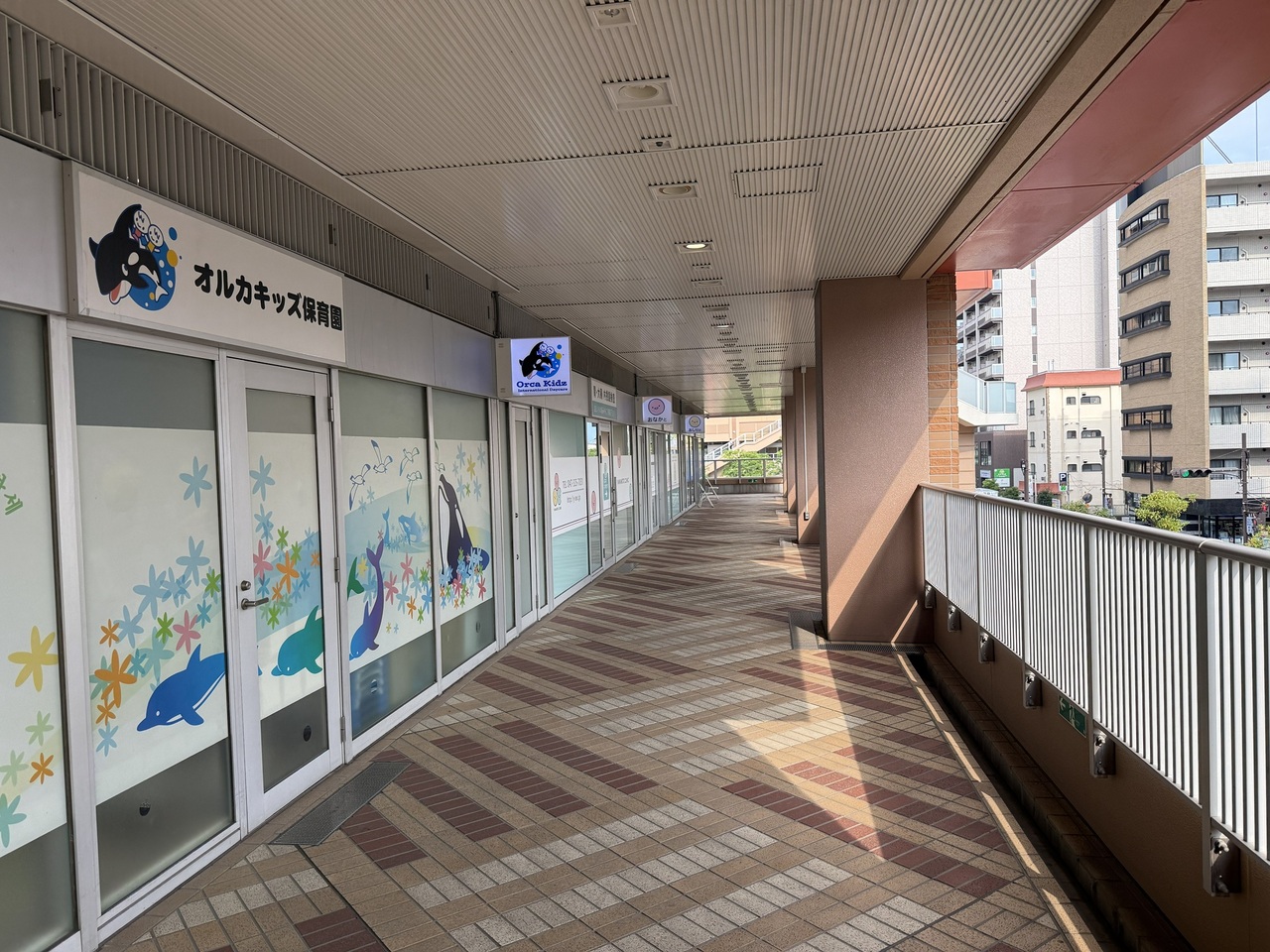 【テナント】保育園や病院をはじめ、複数のテナントがマンション敷地内にあります。お出かけのついでに、気軽に通いやすく便利です。