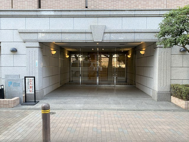 【エントランス】都営新宿線「浜町」駅徒歩1分をはじめ複数沿線・駅が利用可能なロケーション。主要都心部へのアクセスが良好です。
