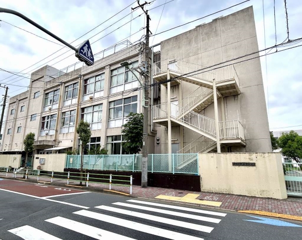 大田区立中富小学校まで徒歩5分(約400ｍ)