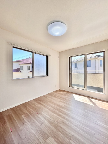 ２階・洋室（１）は南東・南西からの陽当り良好