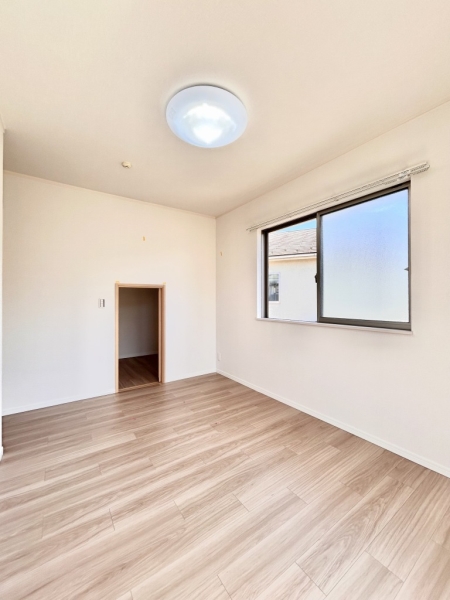 別角度の洋室（１）、小屋裏収納付き