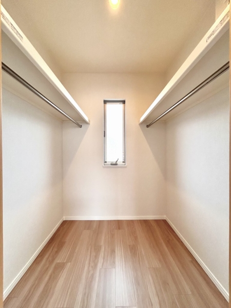 洋室（３）のWICは家族の洋服もスッキリ収納できます