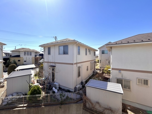 バルコニーからの眺望、高い建物がなく陽当り良好