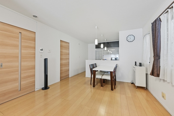 リビングダイニング（別角度）