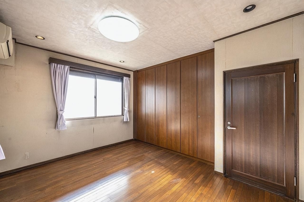 ※実際の洋室を撮影したものに、ＣＧ加工処理で家具などを消し込みしております。現状有姿でのお取引となりますので実際とは異なります。