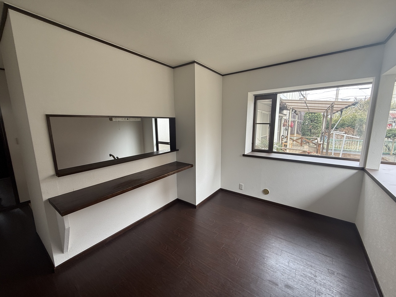 【DK】1階ダイニングキッチン。室内はリフォーム履歴がありキレイにお使いです。