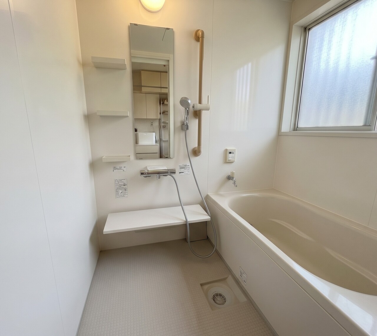 ※実際の浴室を撮影したものに、ＣＧ加工処理で家具などを消し込みしております。現状有姿でのお取引となりますので実際とは異なります。