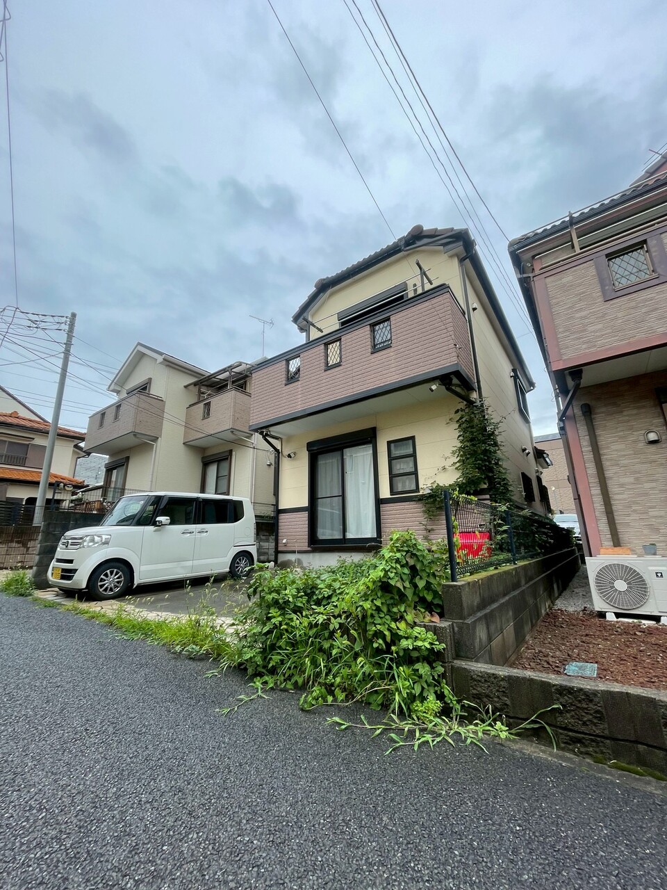 敷地面積100㎡超え、南側道路に面しています。