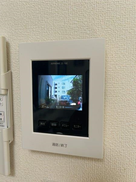 来訪者のお顔が見えるモニター付きインターホン