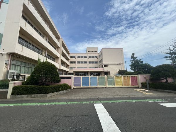 吉川市立中曽根小学校 約720m