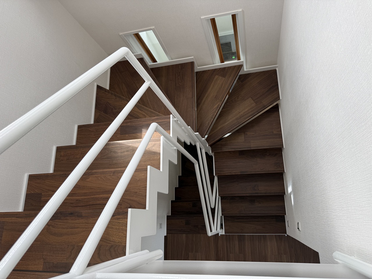 【階段】リフォーム内容や周辺環境など、詳しくはお気軽にお問い合わせください。お待ちしております。