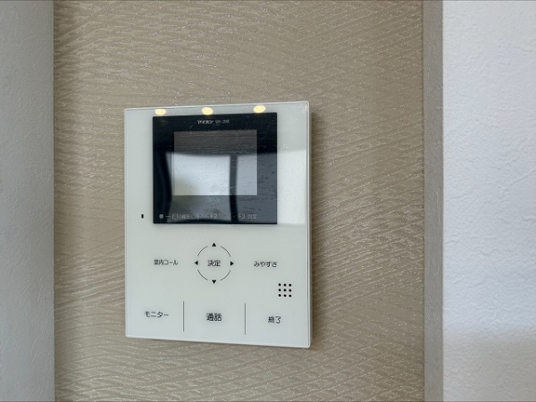 来訪者が確認できるモニター付きインターホン