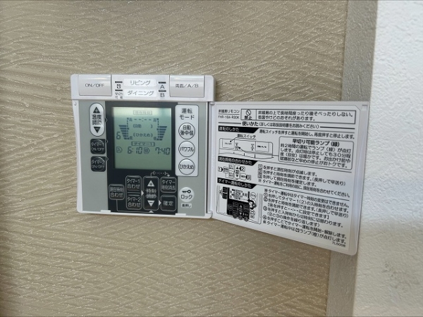 足元からお部屋を暖める床暖房付き