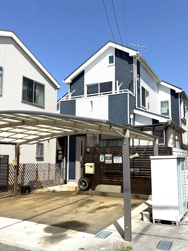 【外観】土地面積40坪超の整形地・カースペース2台分ございます。