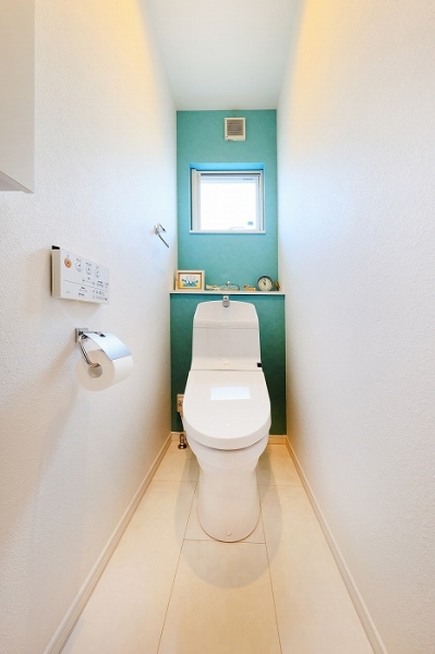 自然換気を考慮した窓付きトイレとなります