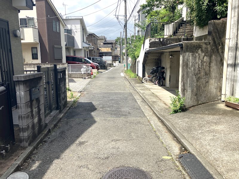 スーパー・コンビニ・病院等が徒歩10分圏内に揃う生活利便性の良い立地。