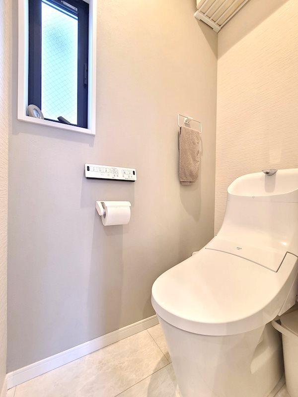 トイレは1階と2階にあり、朝の忙しい時間帯も安心。