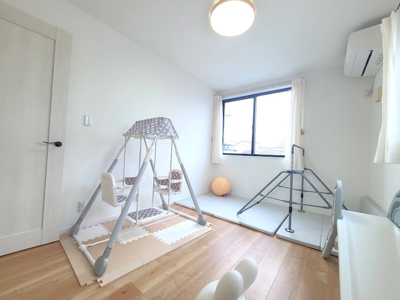 3階洋室6帖。2面採光の明るいお部屋です。