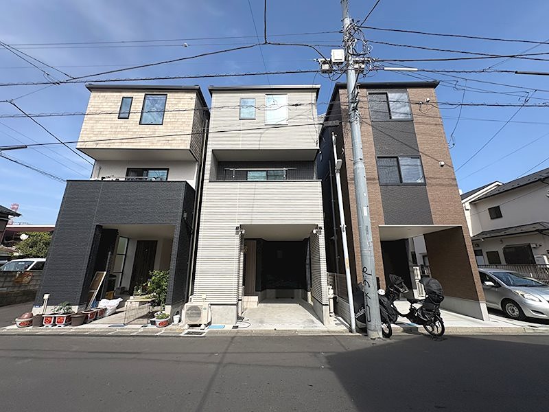 ＜現地写真＞徒歩10分圏内に買い物施設・教育施設が充実した利便性良好な住環境。