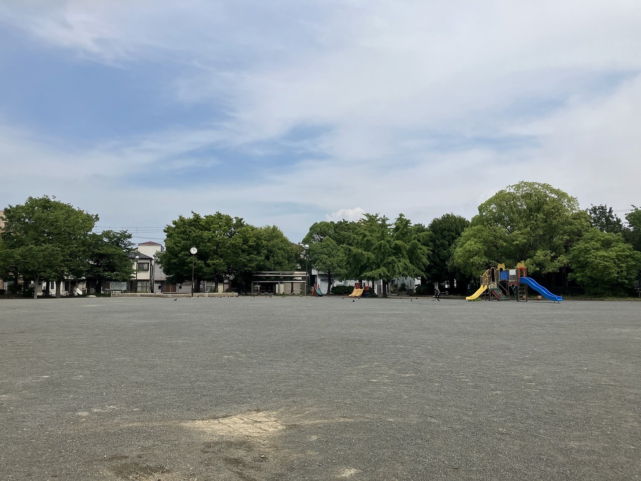 【渡田新町公園】徒歩5分(約360m)。噴水池、児童遊戯広場、ゲートボール広場などの施設が有ります。ペットとのお散歩や、お子様の遊び場としても気軽に行ける距離です。