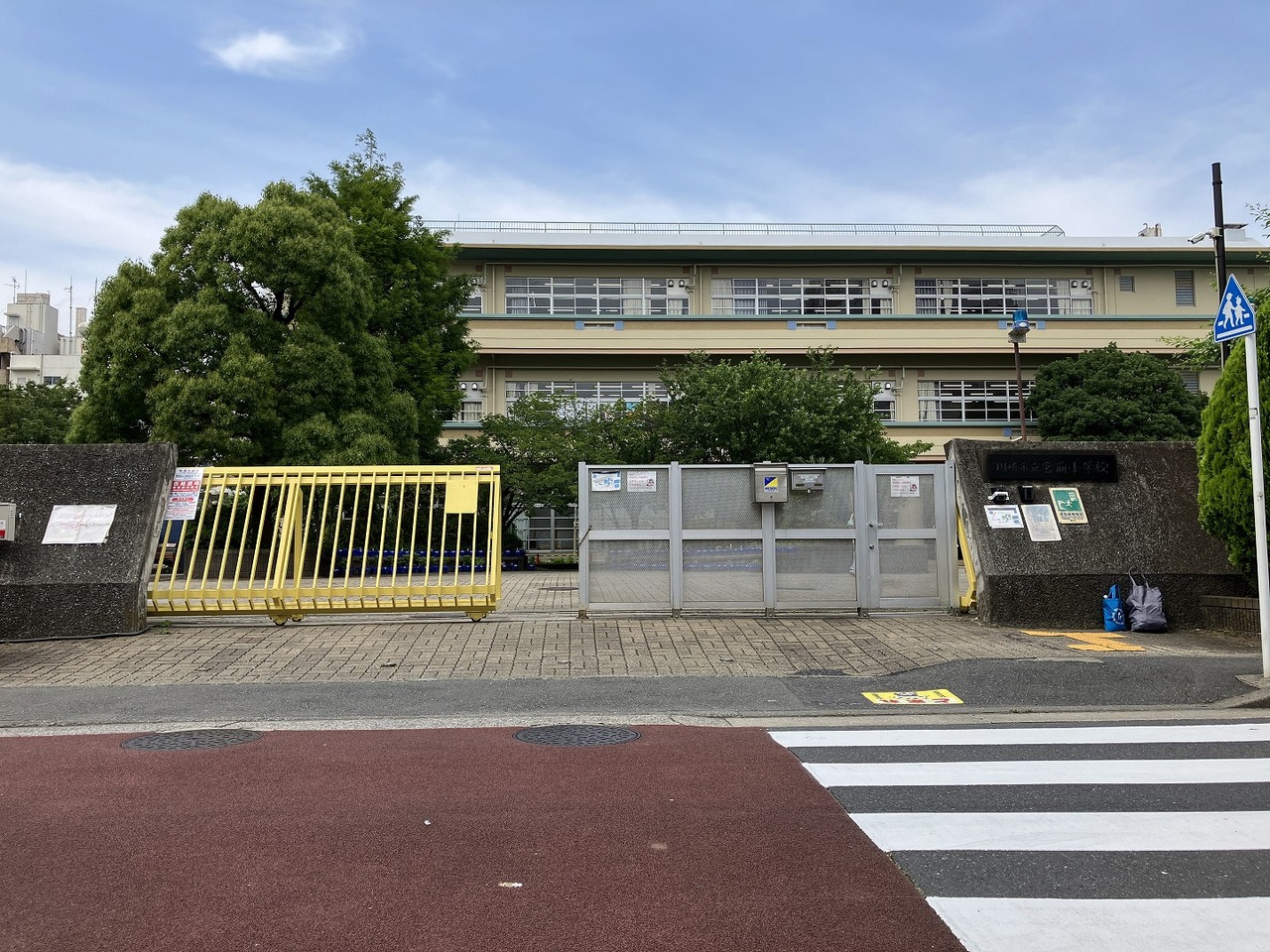 【川崎市立宮前小学校】徒歩9分(約690m)。学校目標は「かかわる力と豊かな心をもつ、たくましい子の育成をめざして」です。