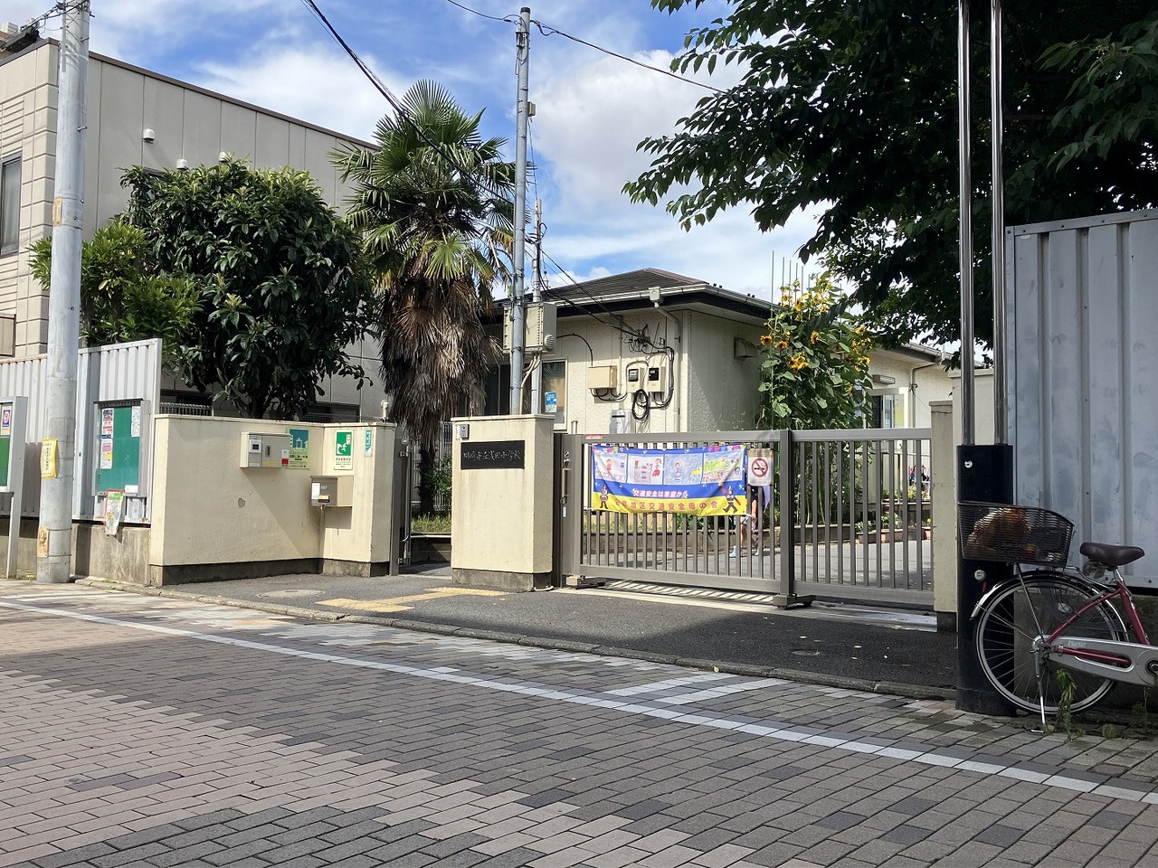 浅田小学校：徒歩3分（約230m）