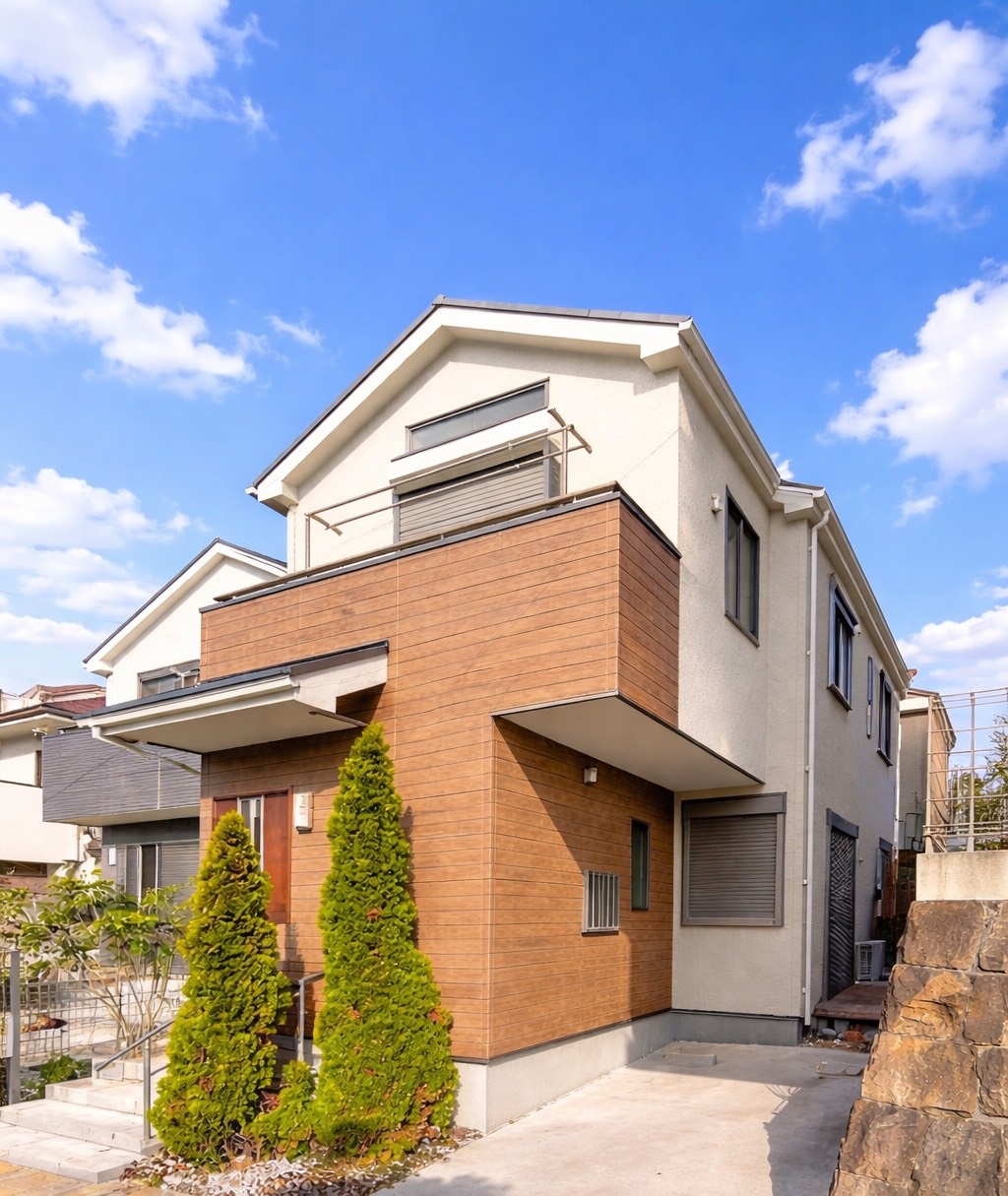 【横浜市保土ケ谷区法泉1丁目】相鉄バス「法泉前」停まで徒歩6分。第一種低層住居専用地域内の閑静な住宅街に立地します。2019年7月築。