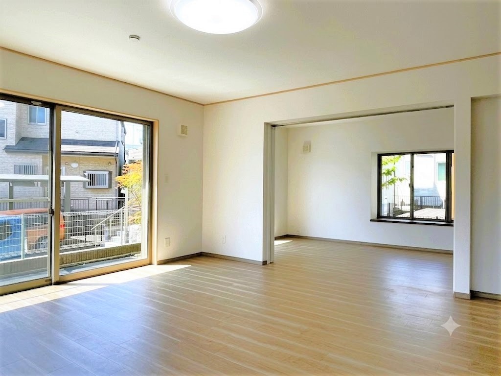 【LDK/約18帖】2026年7月に内外装リフォーム済みです。心地よい空間で、ゆったりとした時間をお過ごしいただけます。