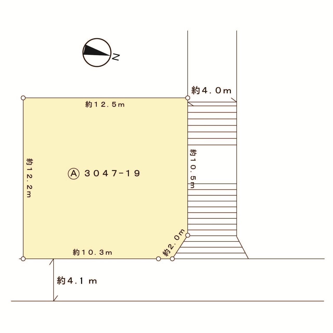 北西側と北東側の道路に面し、通風・採光良好。第一種低層住居専用地域内の、車通りの少ない閑静な住宅街に位置しており、落ち着いた暮らしが叶いそうです。