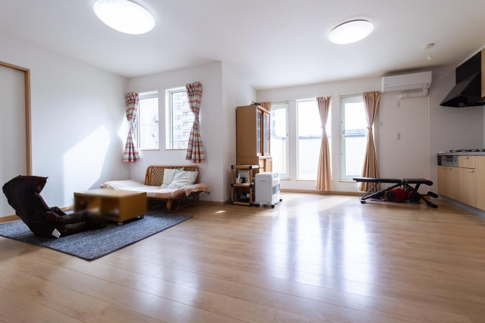 2階の明るいLDKです