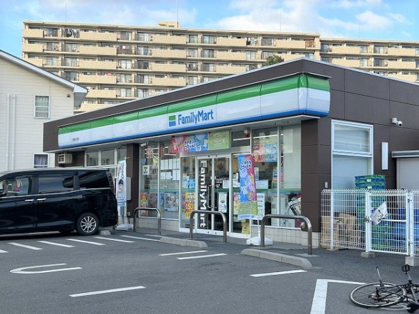 ファミリーマート久喜野久喜店　徒歩約3分(約200ｍ)