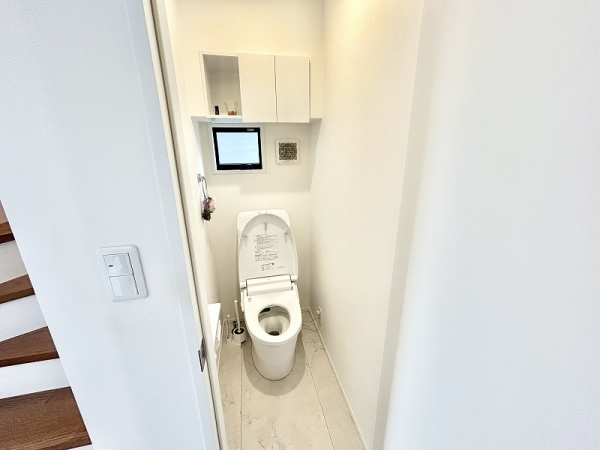 2階にもトイレがございます。全部で2か所です。