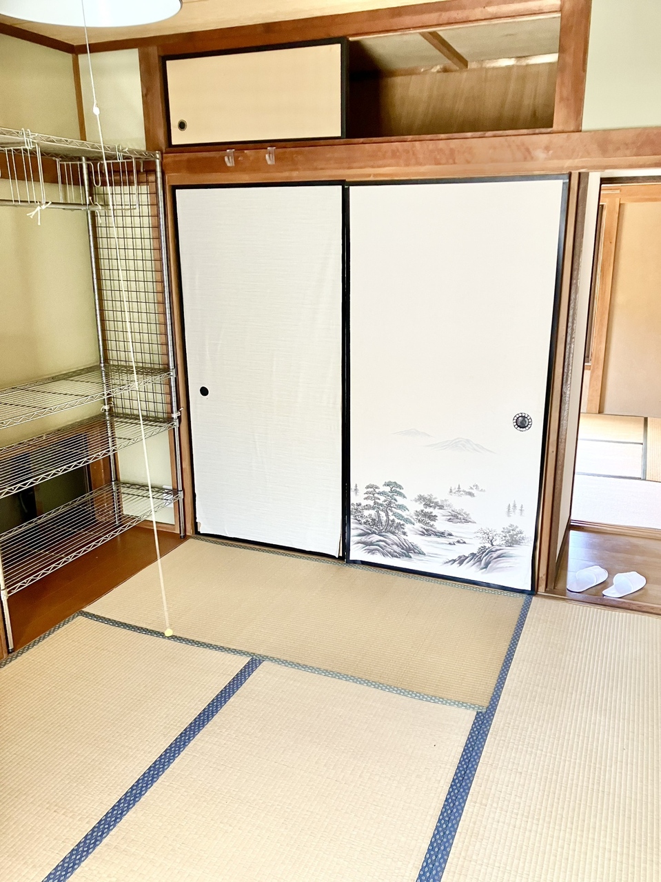 【和室(南側)/約6.0帖】客間や家事スペースなど、多用途にご活用いただける和室。北側に、押入が設けられています。