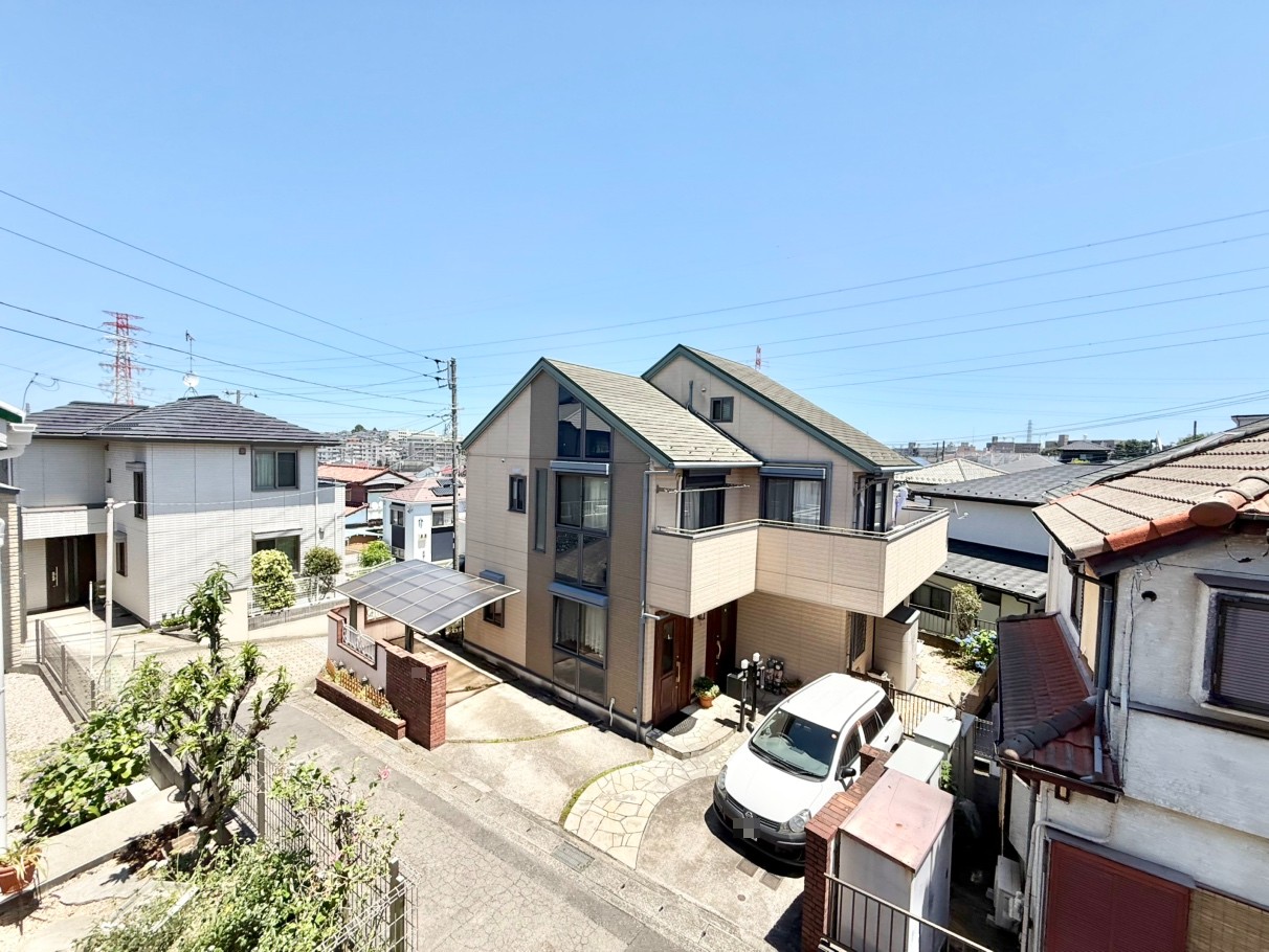 【眺望写真】現況、前面に高い建物がないため、開放感のある景色が広がります。晴天時には青空を眺めながら、ほっと一息リフレッシュタイムを過ごせそうです。※眺望は将来に渡って保証するものではありません。