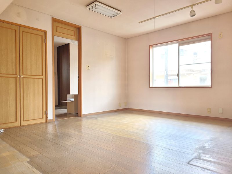 3面採光のリビングダイニングで、明るい光が差し込みます。