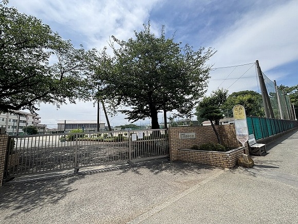 茅ヶ崎市立萩園中学校まで徒歩6分（約460ｍ）