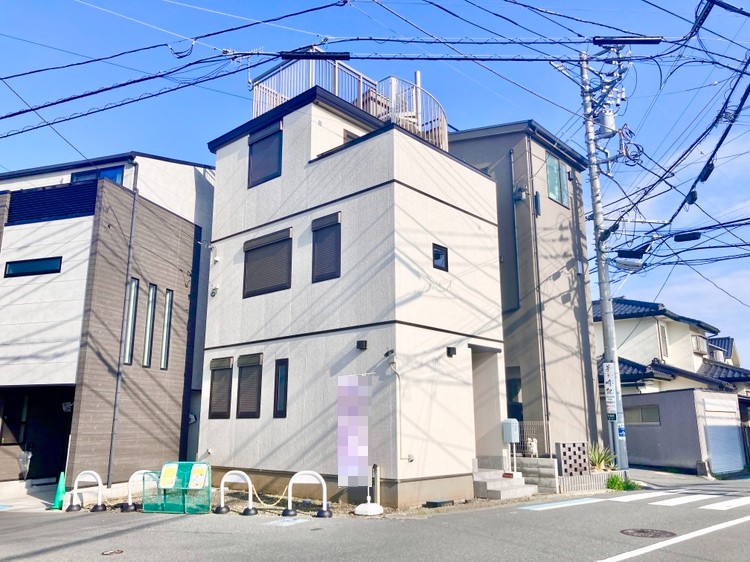 【外観】2023年8月築、セキスイハイム施工のオール電化住宅。サザンビーチちがさき海水浴場まで徒歩6分と、マリンスポーツがお好きな方におすすめの立地です。
