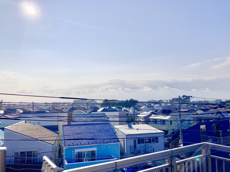 【眺望】目の前に視界を遮る建物はありません。在宅ワークや家事の合間など、気軽にリフレッシュできそうです。※眺望は将来にわたって保証するものではありません。