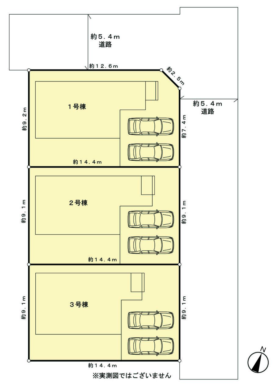 【全体区画図】全3区画のうち、1号棟は北側・東側道路に面した角地です。2台駐車可能なカースペースが設けられているので、来場時にも役立ちます(車種による)。